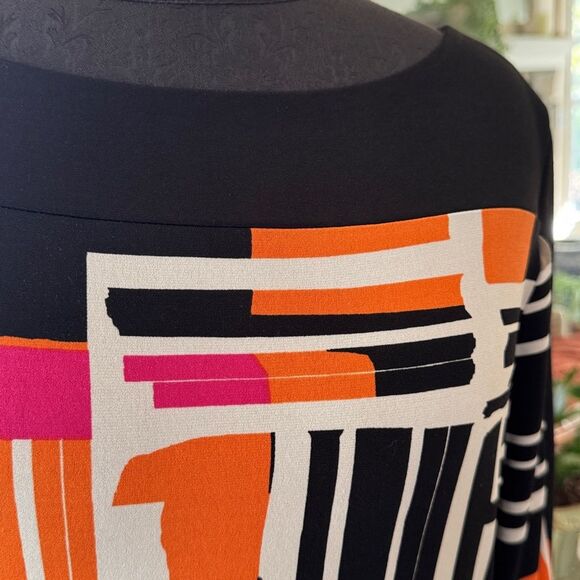 Geometric Patterned Dress size medium - Picture 2 of 6